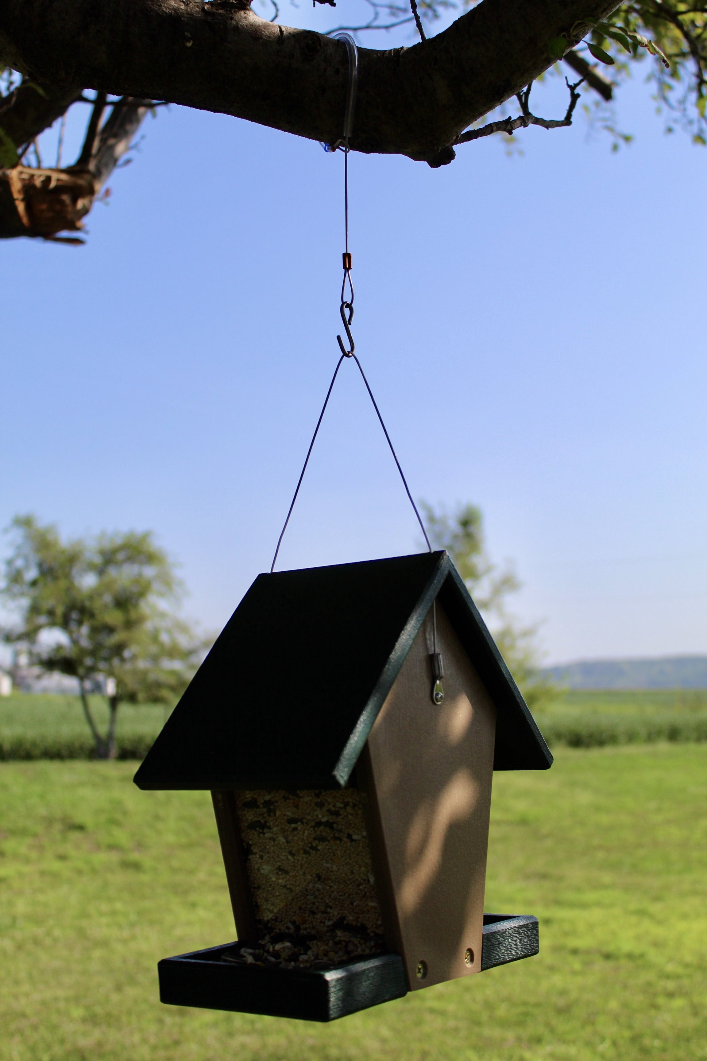 Hopper Feeder Recycled Plastic Wild Bird Feeder for Bird Seed, 6 Cup Capacity